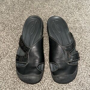 KEEN LEATHER SLIDE ON SANDAL SIZE 9